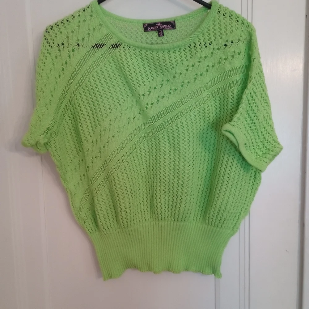 Green clothes - Picture 6 of 8